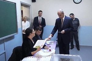 "Koalisyon h&uuml;k&uuml;metlerinden &ccedil;ekinmemek lazım"