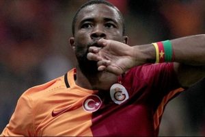 Galatasaray 2 oyuncusunun s&ouml;zleşmesini g&ouml;zden ge&ccedil;iriyor