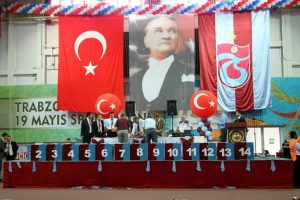 Trabzonspor'da sert kongre r&uuml;zgarı