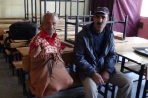 Doğubayazıt'ta kol ve bacakları olmayan Turan sandık başında