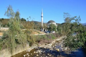 Boşaltılan k&ouml;yde oy kullandılar