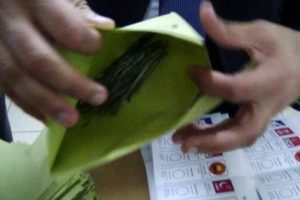 Rize'de oy zarfından ot &ccedil;ıktı