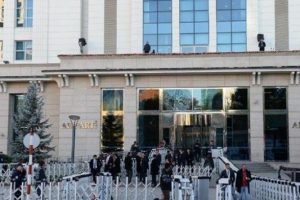 Partilerin genel merkezlerinde son durum