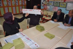 TBMM Başkanı Yılmaz'ın sandığından AK Parti &ccedil;ıktı
