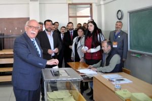 Bakan Avcı'nın oy kullandığı sandıktan AK Parti birinci &ccedil;ıktı