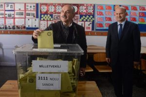 Bursa'da M&uuml;ezzinoğlu'nun sandığından Ak Parti &ccedil;ıktı