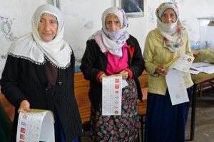 85 yaşındaki &uuml;&ccedil;&uuml;zler sandığa gitti