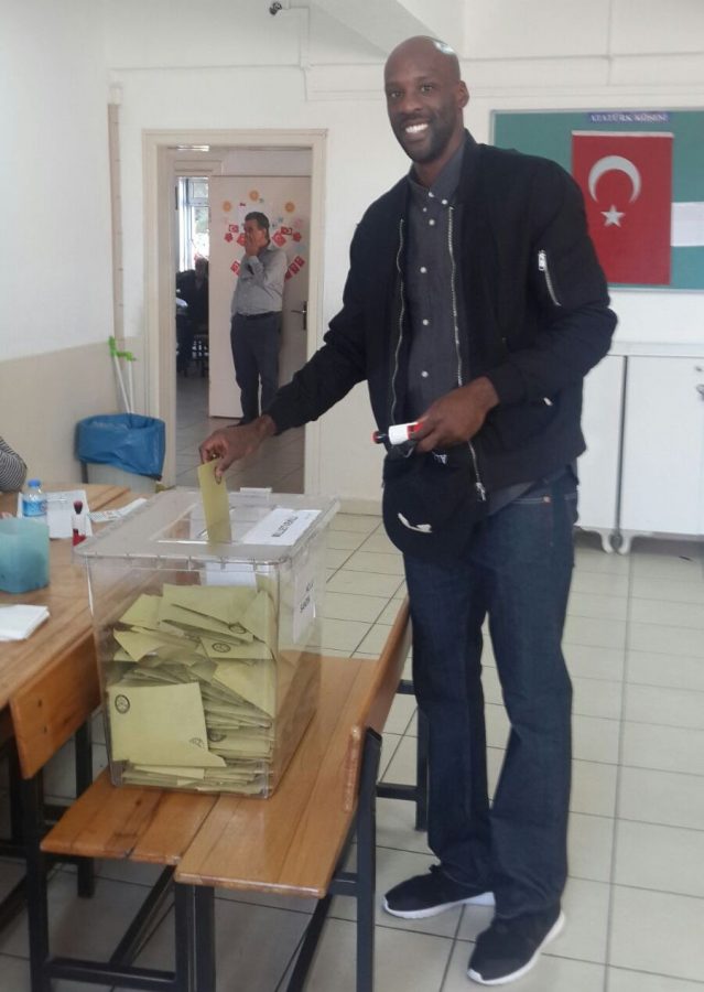 Banvit'in kaptanı Keith Simmons oy kullandı