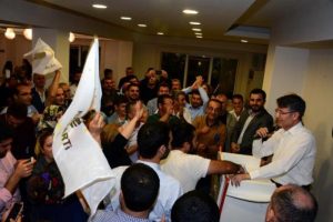 Adana'da Ak Parti &uuml;yeleri b&uuml;y&uuml;k sevin&ccedil; yaşadı