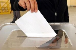 İzmir'de CHP 14, AK Parti 8, MHP ve HDP 2'şer vekil &ccedil;ıkardı