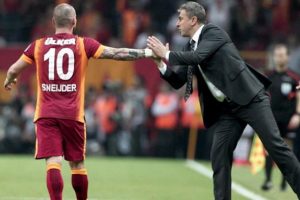 ''Biz futbol oynuyoruz''