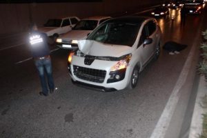 Otomobilin &ccedil;arptığı kadın &ouml;ld&uuml;