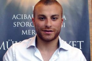 G&ouml;khan T&ouml;re'den sushi partisi