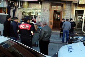K&uuml;tahya'da koca dehşeti: 1 &ouml;l&uuml;, 2 polis yaralı