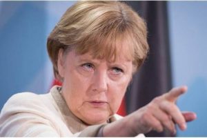 Merkel'den Davutoğlu'na tebrik telefonu