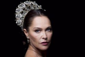 H&uuml;lya Avşar'ın K&ouml;sem Sultan'daki oyunculuğu tartışma yarattı