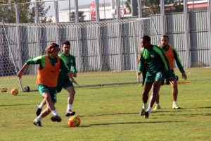 Bursaspor'dan Beşiktaş i&ccedil;in neşeli idman