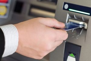 Bursa'da ATM'ye kurdukları d&uuml;zenekle kartları kopyaladılar!