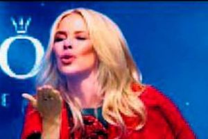 Kylie, Noel ışığını yaktı...