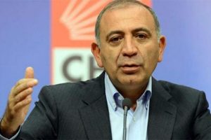'Başkanlık sistemi derlerse kapımızın &ouml;n&uuml;nden ge&ccedil;mesinler'