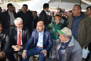 M&uuml;ezzinoğlu Bursa'da vatandaşlarla &ccedil;ay i&ccedil;ti