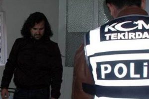 Bin litre ka&ccedil;ak i&ccedil;kiyle yakalandı, 'Kendim i&ccedil;mek i&ccedil;in &uuml;rettim' dedi