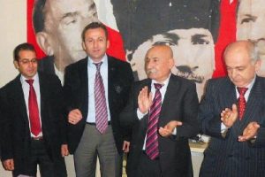 MHP'de tepki istifaları s&uuml;r&uuml;yor