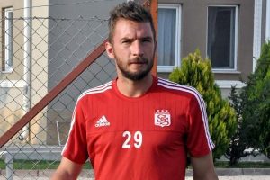 "Sahaya 3 puan i&ccedil;in &ccedil;ıkacağız"