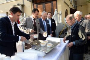 Bursa Osmangazi'de Batı Trakya T&uuml;rklerine aşure