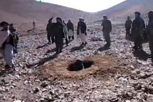 Afganistan'da Taliban'dan kan donduran infaz