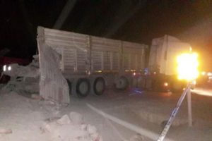 Yolcu otob&uuml;s&uuml; TIR'a &ccedil;arptı: 3 &ouml;l&uuml; 24 yaralı...