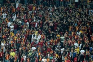 Galatasaray kendi ayağına sıktı!