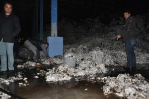 &Ccedil;ır&ccedil;ır fabrikası yangınında hasar b&uuml;y&uuml;k