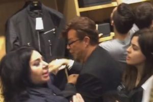 Yağma değil mağaza a&ccedil;ılışı: '&Ouml;zel davetliler' sildi s&uuml;p&uuml;rd&uuml;