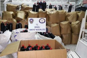 Denizli'de 1 ton ka&ccedil;ak alkoll&uuml; i&ccedil;ki ele ge&ccedil;irildi