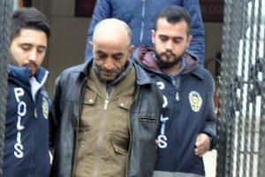 4 otomobili kundaklamaktan yakalandı
