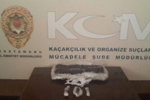 Kastamonu'da uyuşturucu operasyonu: 12 g&ouml;zaltı