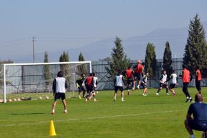 Akhisar Belediyespor'un silahı duran toplar