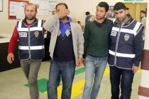 Belediye başkanının aracına saldıran 2 kişi adliyede