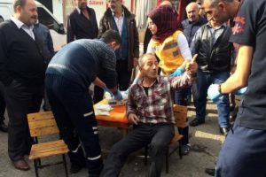 Taksicilerin yolcu kavgası: 1 yaralı
