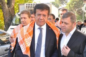 Bakan Zeybekci anayasayı gecekonduya benzetti
