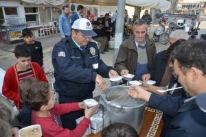 Bursa'da emniyetten şehit polislerin anısına aşure