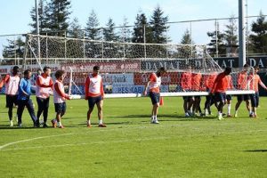 Trabzonspor, Medipol Başakşehir ma&ccedil;ı hazırlıklarını s&uuml;rd&uuml;rd&uuml;