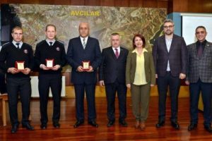 Belediye g&uuml;venlik g&ouml;revlileri m&uuml;dahale etti, hırsızlar ka&ccedil;tı