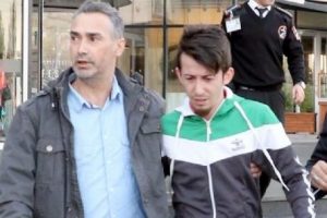 AVM'nin &ccedil;atısına &ccedil;ıkıp intihar etmek istedi