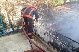 Kazada &ouml;len şahsın evi kundaklandı