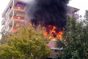 Patlama mahalleliyi sokağa d&ouml;kt&uuml;