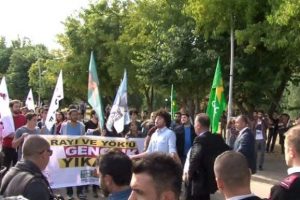 Rekt&ouml;rl&uuml;k binasına y&uuml;r&uuml;mek istediler: 10 g&ouml;zaltı