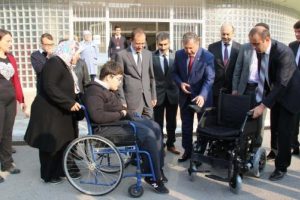 AK Parti &Ouml;zdağ'dan engelli &ouml;ğrenciye ak&uuml;l&uuml; ara&ccedil;
