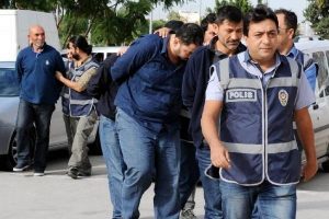 Antalya'da sahte i&ccedil;ki operasyonu: 6 g&ouml;zaltı